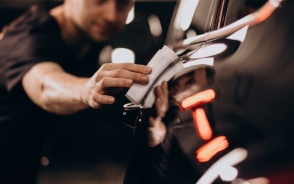 Care este diferența dintre ceară și polish auto?